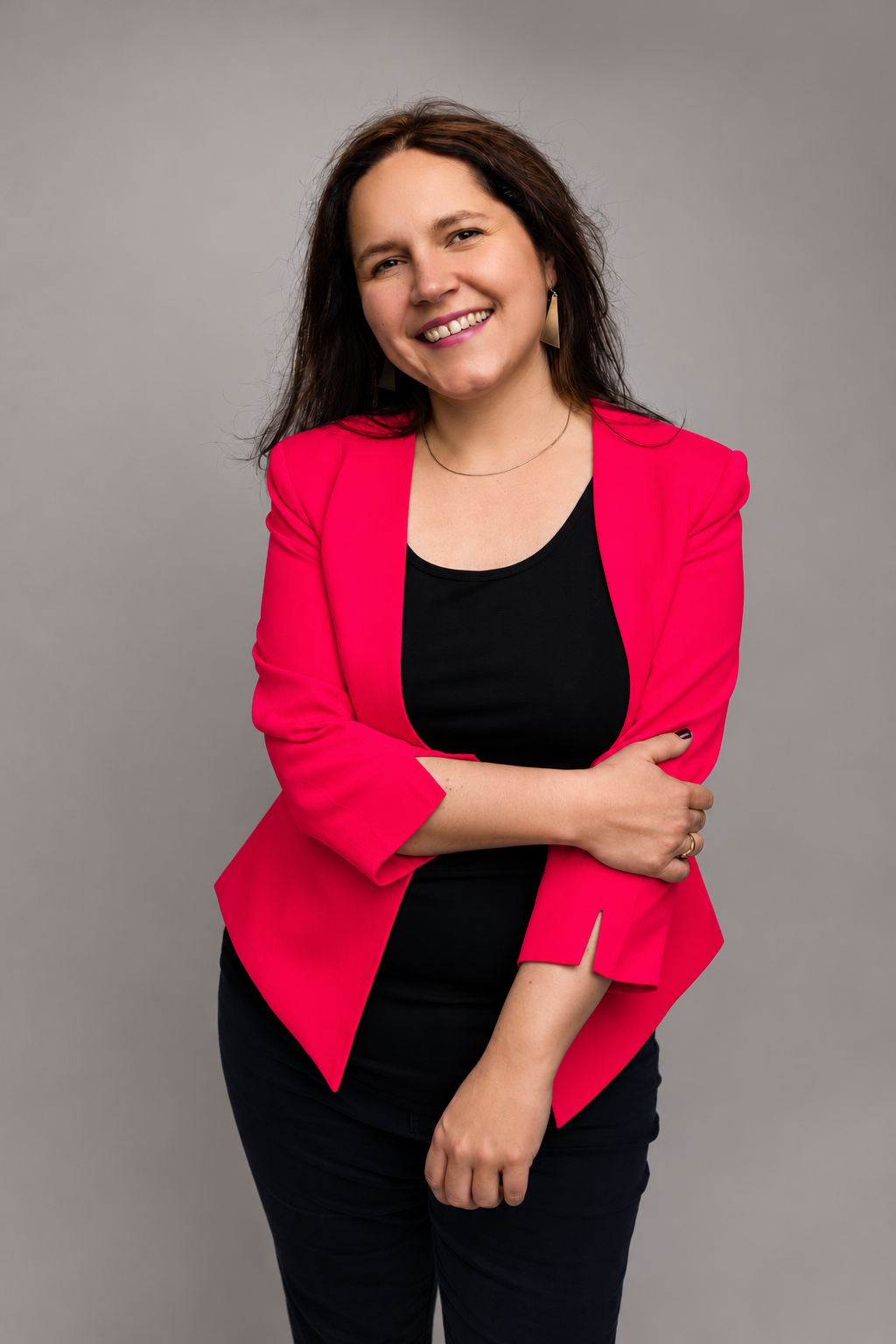 Retrato profesional con blazer fucsia